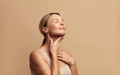 Gładka szyja bez&nbsp;zmarszczek – medycyna estetyczna kontra tech-neck